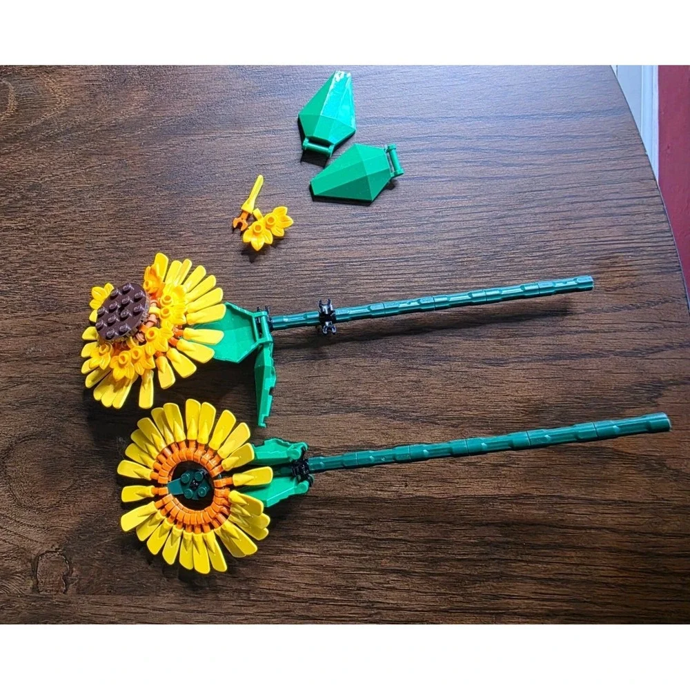 Sunflower Building Kit - 2 Sunflowers With Stems & Leaves - DIY - Picture 4 of 15